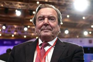 Altbundeskanzler Gerhard Schröder reagiert auf angedrohte Sperrung seines LinkedIn-Accounts.