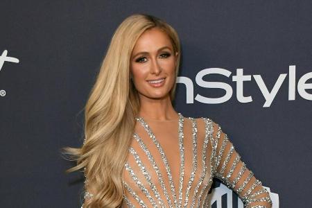 Bei Paris Hilton läuten bald die Hochzeitsglocken.