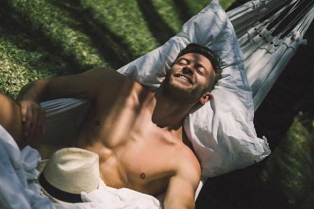 So mancher verzichtet beim Sonnenbad am liebsten komplett auf Kleidung.