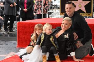 Pink mit ihrer ganzen Familie auf dem Hollywood Walk of Fame