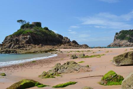 Auf einer einsamen Insel überleben zu müssen, ist in der Literatur ein uraltes Motiv.