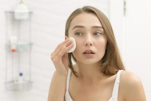 Die Corona-Isolation ist der beste Zeitpunkt, um der Haut eine Pause zu gönnen.