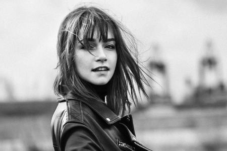 Lotte verbringt ihre Zeit mit guten Büchern, Meditation und ihrer Familie