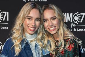 Die Zwillinge Lisa und Lena auf einem Event in Berlin