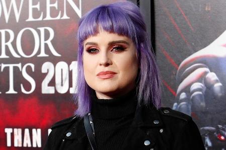 Kelly Osbournes Kopf ziert derzeit eine besondere Farbenpracht.