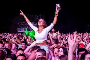 Nächstes Jahr sollen derartige Szenen hoffentlich wieder zum Festival-Alltag gehören