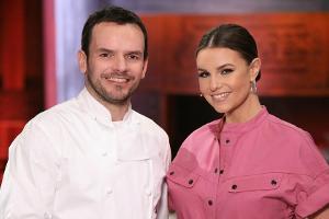 Das neue "Grill den Henssler"-Duo: Steffen Henssler kocht, Laura Wontorra moderiert