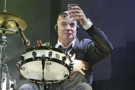 Klaus Selmke von City während eines Auftritts in Berlin