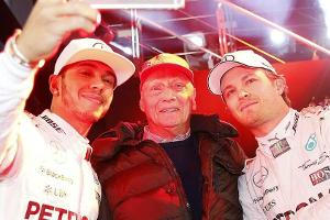 Nico Rosberg (r.) und Lewis Hamilton (l.) mit Niki Lauda im Jahr 2015