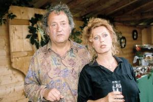 Szene aus der erste Folge "Die Piefke-Saga" mit Kurt Weinzierl (1931-2008) und Veronika Faber (71).