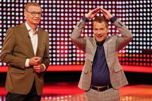 Günther Jauch (l.) mit "5 gegen Jauch"-Moderator Oliver Pocher