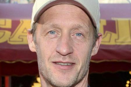 Schauspieler Stephan Kampwirth lässt sich die Laune durch Corona nicht verderben.