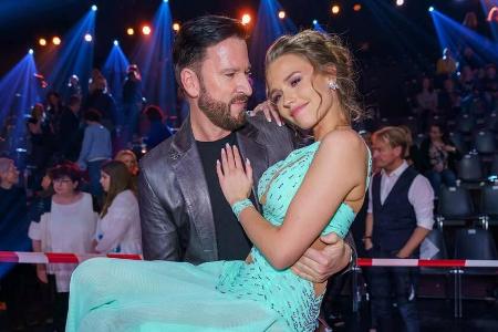 Michael Wendler mit seiner Verlobten Laura Müller hinter den Kulissen von 