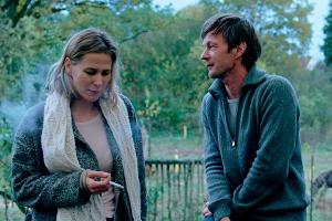 "Das freiwillige Jahr": Urs (Sebastian Rudolph) muss eine Affäre mit seiner Sprechstundenhilfe Nicole (Katrin Röver) managen