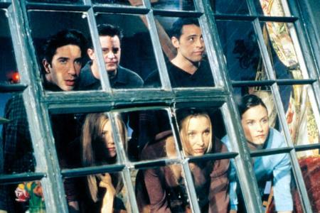 Die Schauspieler David Schwimmer (o.l.), Matthew Perry, Matt LeBlanc, Jennifer Aniston (u.l.), Lisa Kudrow und Courteney Cox...