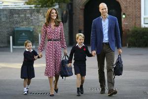 Prinz William (r.) und Herzogin Kate (2.v.l.) mit Prinz George und Prinzessin Charlotte.
