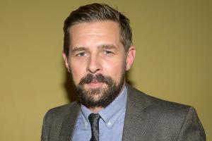 Klaas Heufer-Umlauf erzählt in "Baywatch Berlin" von Erinnerungen an Oma Violetta.