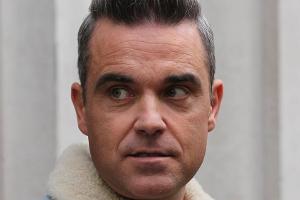 So viele Haare hat Robbie Williams derzeit nicht mehr auf dem Kopf.