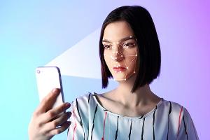 Das Smartphone per Gesichtserkennung entriegeln - auch das ist Künstliche Intelligenz (KI)
