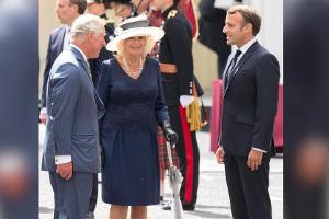 Prinz Charles (li.) und Herzogin Camilla haben Frankreichs Präsident Emmanuel Macron in Großbritannien begrüßt.
