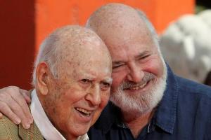 Carl Reiner (l.) und sein Sohn Rob Reiner im Jahr 2017.