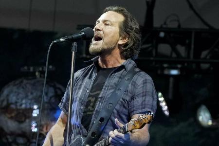 Die Band Pearl Jam gedenkt ihren bei einem Unglück verstorbenen Fans