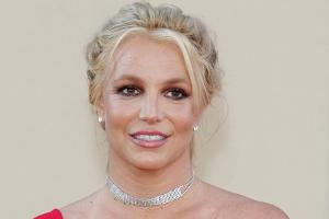 Britney Spears hält sich beim Sonnenbaden an eine Verordnung des Bundesstaats Kalifornien.