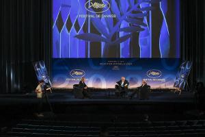 Von der Bühne des menschenleeren Normandie-Theaters in Paris teilten die Verantwortlchen der internationalen Filmfestspiele ...