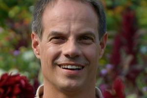 Dr. Markus Phlippen ist promovierter Biologe und ein bekannter TV-Gartenexperte.