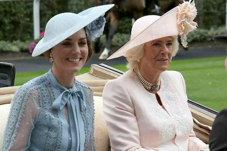Die Herzoginnen Kate und Camilla beim Pferderennen in Ascot im Juni 2019