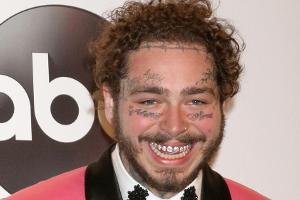 Post Malone trägt jetzt kurzgeschorene Haare.
