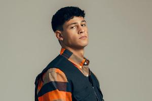 Schauspieler Emilio Sakraya startet jetzt auch als Sänger durch.