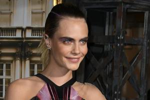Cara Delevingne sagt über sich selbst, sie sei pansexuell.