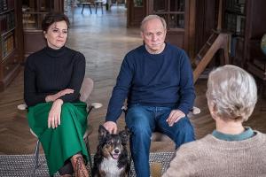 "Und wer nimmt den Hund?": Doris (Martina Gedeck) und Georg (Ulrich Tukur) beginnen eine Paartherapie