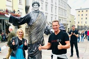 Jürgen Milski mit seiner ersten Kundin