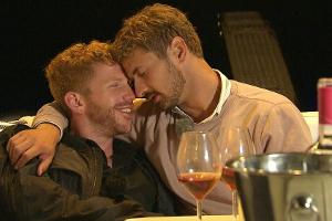 Ein Bild sagt manchmal mehr als tausend Worte: Lars (l.) und Nicolas haben sich gesucht und gefunden.