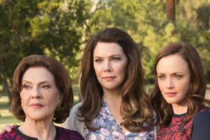 Emily (Kelly Bishop, v.l.), Lorelai (Lauren Graham) und Rory (Alexis Bledel) in "Gilmore Girls: Ein neues Jahr".