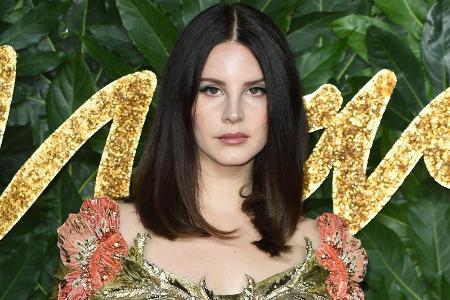 Lana Del Rey wird für eine netzartige Maske in den sozialen Medien kritisiert.