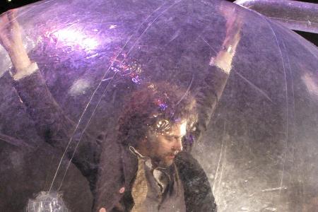 Wayne Coyne von den Flaming Lips in seiner Space Bubble