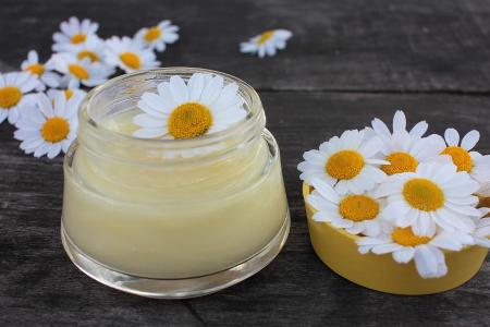 Schon seit der Antike ist Kamille bekannt für ihre heilende Wirkung.