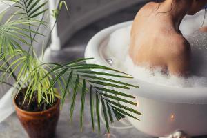 An kalten Herbsttagen sorgt ein Bad für wohltuende Wärme.