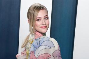 Schauspielerin Lili Reinhart hat sich mit "Swimming Lessons" einen Traum erfüllt.