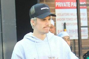 Justin Bieber verarbeitet in "Lonely" seinen frühen Ruhm.