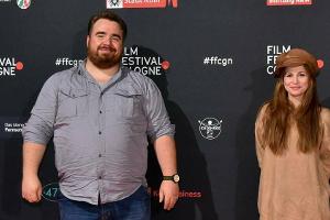 Tristan Seith und Josefine Preuß spielen in "Muspilli" ein kurioses Pärchen.