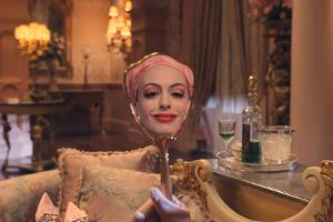 Anne Hathaway spielt die diabolische Hexenanführerin in "Hexen hexen".