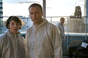 "Tatort: Ein paar Worte nach Mitternacht": Nina Rubin (Meret Becker) und Robert Karow (Mark Waschke) finden Klaus Keller (Ro...