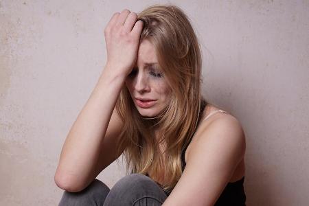 Eine neue Frisur kann gegen Liebeskummer helfen.