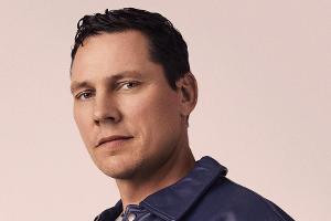 Tiësto und seine Ehefrau Annika Backes erwarten ihr erstes Kind.
