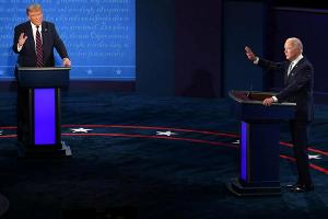 Donald Trump (li.) und Joe Biden bei ihrer ersten TV-Debatte am 29. September