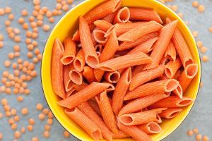 Nudeln aus roten Linsen erfreuen sich großer Beliebtheit.